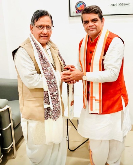 pic with eminent scholar 1